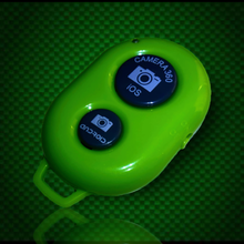 Load image into Gallery viewer, Bluetooth self take remote for carp fishing photography