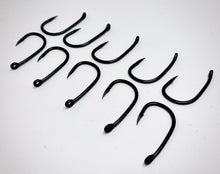 Load image into Gallery viewer, Wide Gape Beaked Point Carp Hooks - FiSH i 